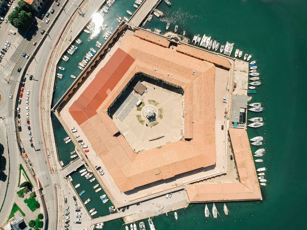 Foto di Robert Bye su Unsplash