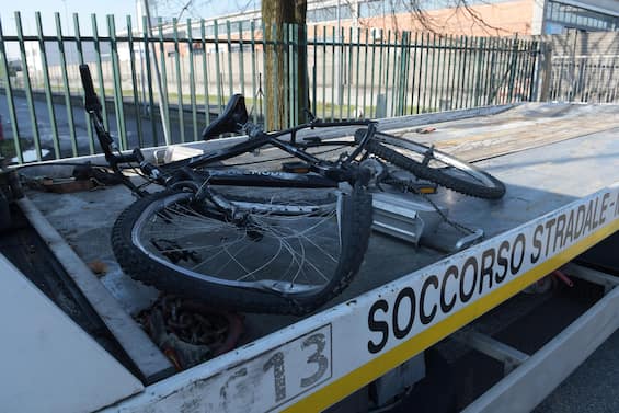 Padova, muore 15enne investito in bici sulle strisce pedonali