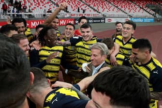 BARI, ITALY - MAY 01: Kyle J. Krause manager of Parma celebrates with team players the promotion to Serie A after a Serie B match between Bari and Parma at Stadio San Nicola on May 01, 2024 in Bari, Italy. (Photo by Donato Fasano/Getty Images)