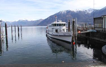 Secca storica per il Lago Maggiore. A Verbania, il livello - secondo i dati rilevati da un istituto del Cnr nella città piemontese - è sceso 39,8 centimetri sotto lo zero idrometrico, che corrisponde a 192,61 metri sul livello del mare. E' la portata più povera degli ultimi 60 anni, dopo il-63 cm del 1956; battuta anche la secca del 1946 con - 37,5 cm.
ANSA/RENATO BALDUCCI