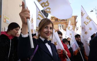 Sant'Antonio Abate - 300 dipendenti del Grand hotel la Sonrisa -  "il cosidetto CASTELLO DELLE CERIMONIE" -confiscato e affidato al patrimonio immobile del Comune, per lottizzazione abusiva, hanno marciato insieme fino al Municipio di Sant'Antonio Abate (Sant'Antonio Abate - 2024-02-22, Felice De Martino) p.s. la foto e' utilizzabile nel rispetto del contesto in cui e' stata scattata, e senza intento diffamatorio del decoro delle persone rappresentate