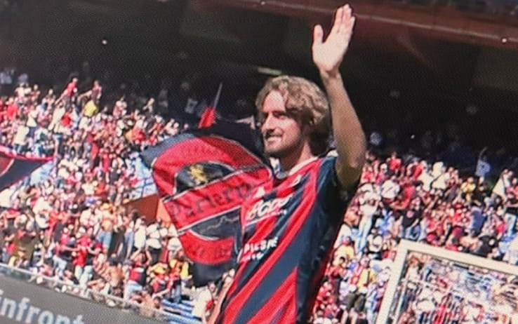 Il saluto di Tsitsipas ai tifosi genoani