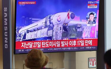 epa10570294 People watch a TV report on North Korea's launch of an intermediate-range or longer ballistic missile toward the East Sea at Seoul Station, Seoul, South Korea, on 13 April 2023. The Joint Chiefs of Staff said it detected the launch in the vicinity of Pyongyang at 7:23 a.m.  EPA/YONHAP SOUTH KOREA OUT