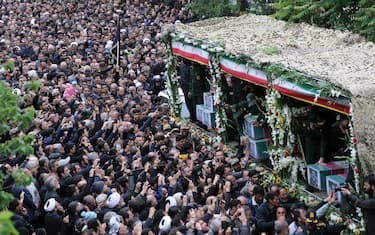 Morte Raisi, a Tabriz la cerimonia funebre