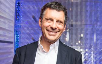 "The TV presenter Fabrizio Frizzi in the studios of the TV show L'eredit. Italy, 3rd April 2014  (Photo by Massimo Sestini\Mondadori via Getty Images)"