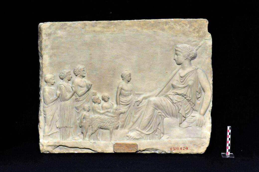 Rilievo votivo attico, originale greco degli inizi del IV sec. a.C., da Pompei