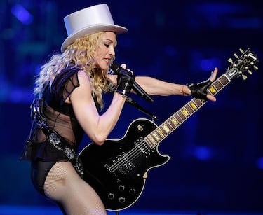 LAS VEGAS - NOVEMBER 08:  Singer Madonna performs at the MGM Grand Garden Arena November 8, 2008 in Las Vegas, Nevada. Madonna's Sticky & Sweet Tour is in support of her latest album, "Hard Candy."  (Photo by Ethan Miller/Getty Images)