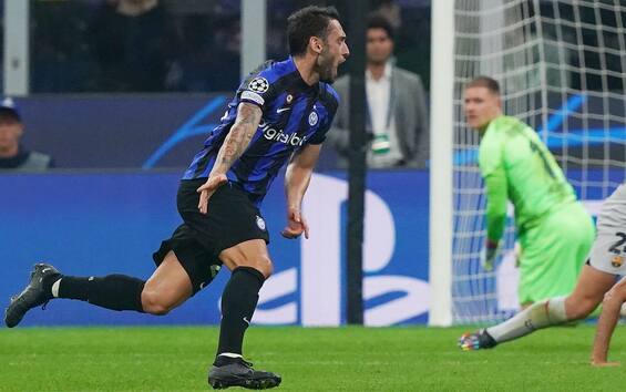 Calhanoglu trascina l'Inter: Inzaghi batte il Barcellona 1-0