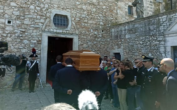 Carabiniere ucciso, aperta a Ostuni la camera ardente per Carlo Legrottaglie