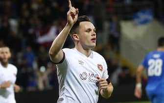 epa10186828 Lawrence Shankland of Hearts celebrates after scoring the 1-0 lead from the penalty spot during the UEFA Europa Conference League group A soccer match between FK Rigas Futbola Skola (RFS) and Hearts of Midlothian in Riga, Latvia, 15 September 2022.  EPA/TOMS KALNINS