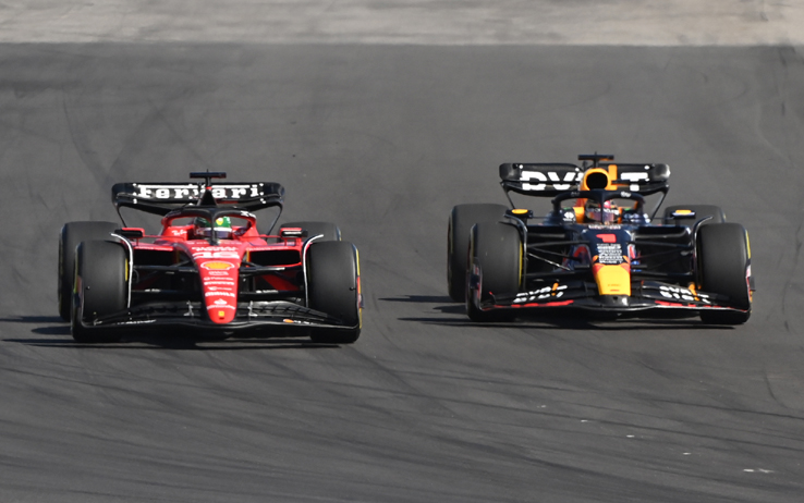 CIRCUIT OF THE AMERICAS, UNITED STATES OF AMERICA - OCTOBER 22: Max Verstappen, Red Bull Racing RB19, passes Charles Leclerc, Ferrari SF-23 during the United States GP at Circuit of the Americas on Sunday October 22, 2023 in Austin, United States of America. (Photo by Mark Sutton / Sutton Images)