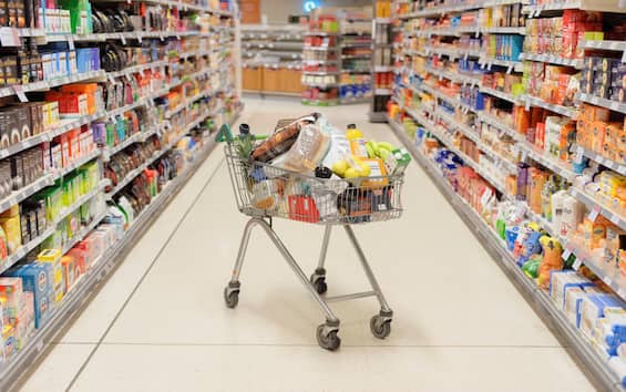 Ferragosto 2025, quali supermercati restano aperti e quali sono chiusi
