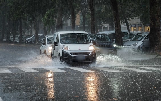 meteo forte perturbazione in arrivo con nubifragi e temporali ecco quando e dove