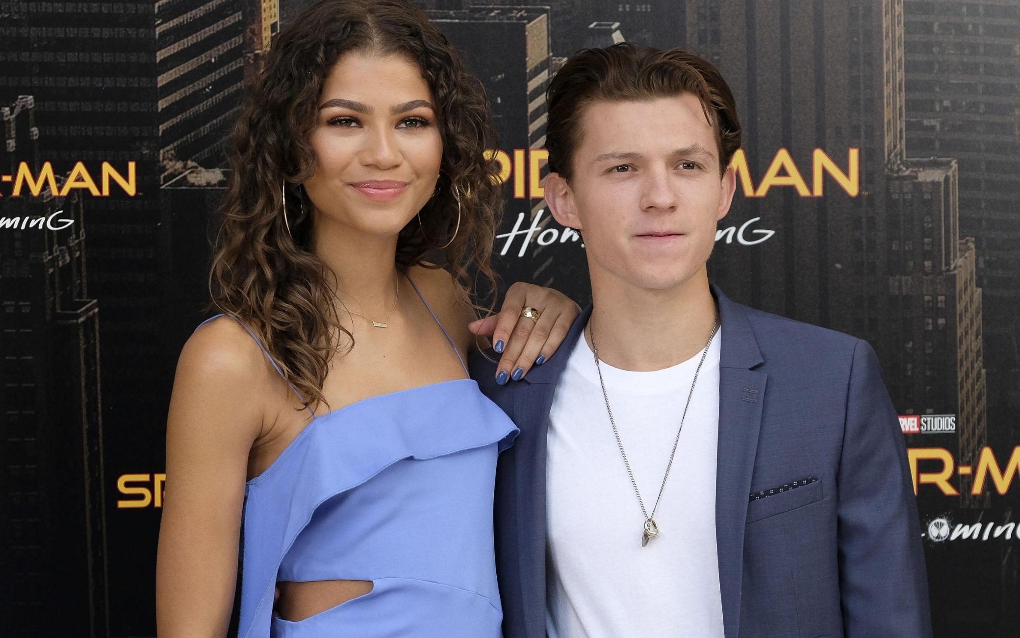 Tom Holland e Zendaya dal set di “Spider-Man: Homecoming” al bacio: le