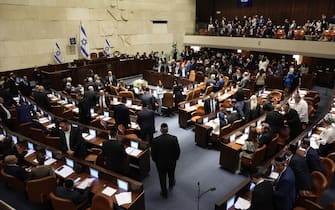epa10307077 Israeli Knesset members during the swearing in ceremony of the new Israeli government, the 25th Knesset in Jerusalem, 15 November 2022.  EPA/ABIR SULTAN / POOL