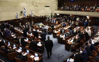 epa10307077 Israeli Knesset members during the swearing in ceremony of the new Israeli government, the 25th Knesset in Jerusalem, 15 November 2022.  EPA/ABIR SULTAN / POOL