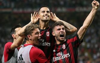Ac Milan forward Suso (C) jubilates with his teammates  Manuel Locatelli (S) and  Patrick Cutrone  after scoring the goal  2 to 1 during the Italian serie A soccer match between Ac Milan and Cagliari at Giuseppe Meazza stadium in Milan, 27 August  2017. 
ANSA / MATTEO BAZZI