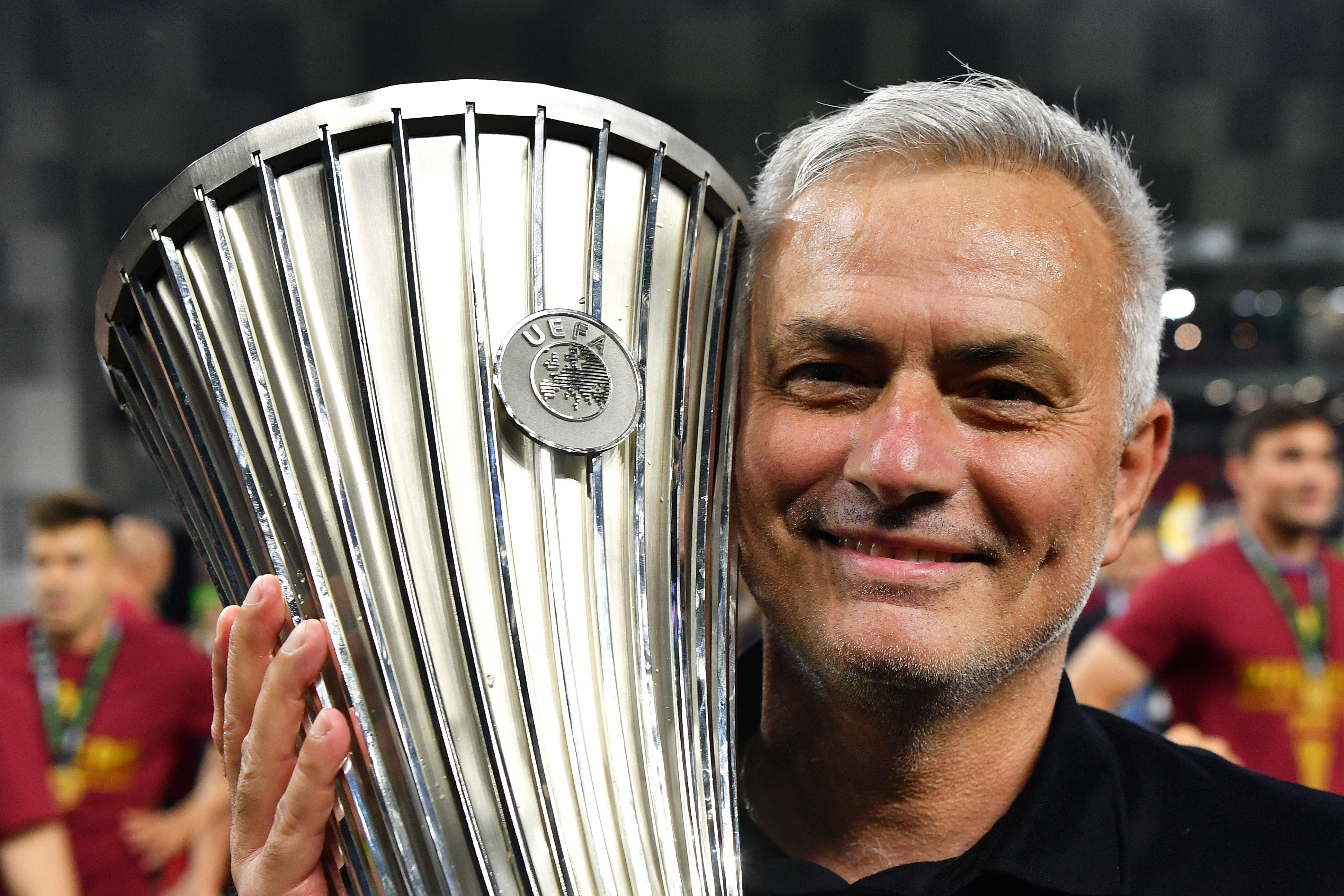 Mourinho con la coppa