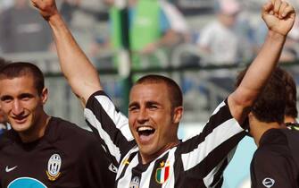 Il difensore bianconero Fabio Cannavaro esulta al termine della gara contro il Cagliari il 15 aprile 2006.
ANSA/MARIO ROSAS