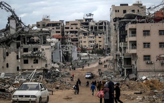 Hamas rinvia rilascio ostaggi. Trump: 