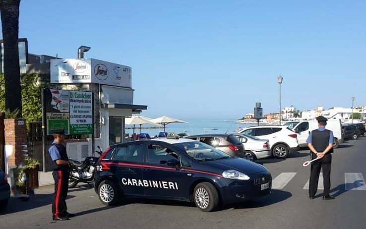 Controlli dei Carabinieri che nella notte tra sabato e domenica, hanno svolto una massiccia operazione di controllo lungo il litorale nord della Provincia di Roma al fine di contrastare i fenomeni di mala movida, 24 Luglio 2022. ANSA/UFFICIO STAMPA CARABINIERI

+++NO SALES, EDITORIAL USE ONLY+++