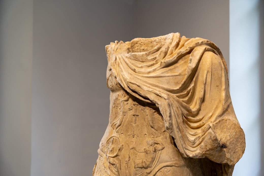 Veduta_della_mostra_Romana_marmora_CARMI_Museo_Carrara_e_Michelangelo_Carrara_2024._Photo_Giuseppe_D_Aleo.jpg