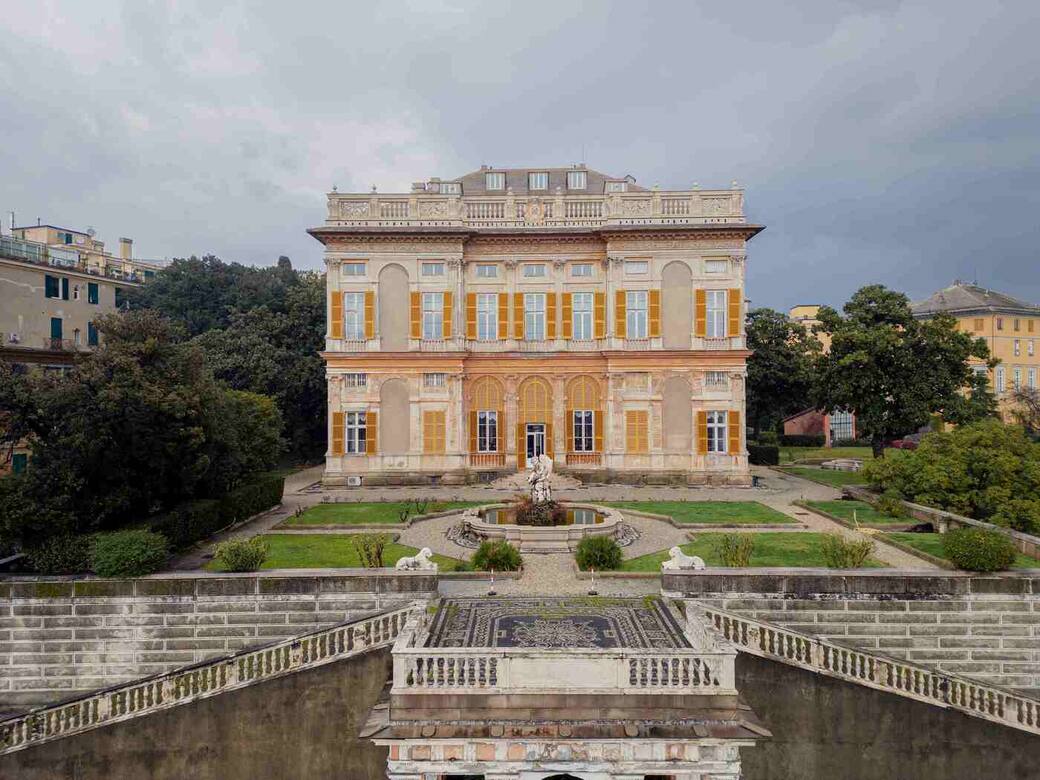 Villa delle Peschiere, prospetto meridionale con rampe di accesso al ninfeo. Courtesy Palazzo Foundation, foto Monica Schettino.