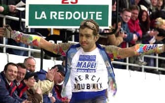 BRU64 - 20010415 - ROUBAIX, FRANCE: Italian Franco Ballerini makes a "Honour lap" on Roubaix' cycling track at the end of the famous race "Paris - Roubaix", Sunday 15 April 2001. The Paris - Roubaix race 2001 was the last race for Ballerini who has won it two times. 
EPA PHOTO BELGA/YVES BOUCAU