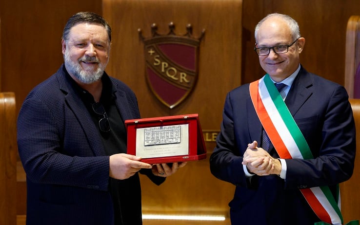 Australian actor Russell Crowe (L) and Rome mayor Roberto Gualtieri at a meeting in Campidoglio during a side event of the 17th annual Roma International Film Festival in Rome, Italy, 14 October 2022. The Festa del Cinema di Roma runs from 13 to 23 October 2022.
ANSA/FABIO FRUSTACI