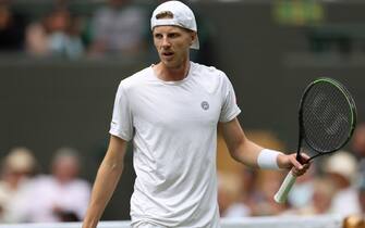 epa10729806 Gijs Brouwer of the Netherlands reacts during his Men's Singles 1st round match against Alexander Zverev of Germany at the Wimbledon Championships, Wimbledon, Britain, 06 July 2023.  EPA/ISABEL INFANTES    EDITORIAL USE ONLY  EDITORIAL USE ONLY