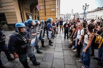 Manifestazione di protesta degli studenti contro l'arrivo del primo ministro Giorgia Meloni in città per evento conferenza Regioni. Torino 03 ottobre 2023 ANSA/TINO ROMANO