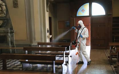 Coronavirus Milano, la sanificazione delle chiese. FOTO