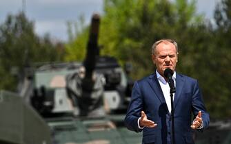 epaselect epa12083090 Polish Prime Minister Donald Tusk speaks during a solemn roll call on the occasion of the National Victory Day commemorating the end of WWII, on the grounds of the Gen. Tadeusz Kosciuszko Warsaw Armored Brigade in Warsaw - Wesola, Poland, 08 May 2025. World War II ended by the unconditional surrender of Nazi Germany on all fronts on 08 May 1945.  EPA/PRZEMYSLAW PIATKOWSKI POLAND OUT