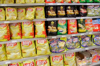 Disco Supermarket with shelves of Lays potato chips in Avenida Callao. (Photo by: Jeffrey Greenberg/Universal Images Group via Getty Images)