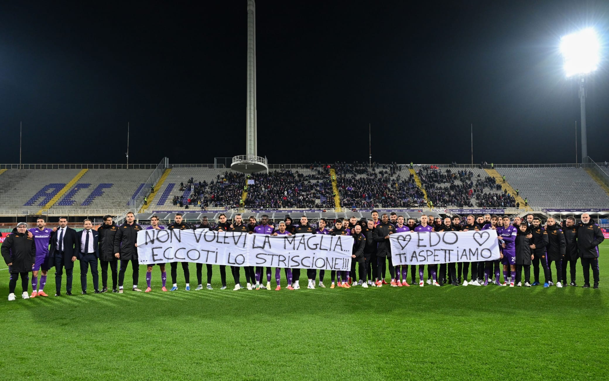 Lo striscione per Bove