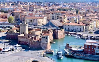 Controlli Guardia di Finanza con il reparto Roan nella provincia di Livorno, terrazza Mascagni litorale fino Piombino, Vada e spiagge bianche,￼Isola d’Elba e Pisa Piazza deiMiracoli