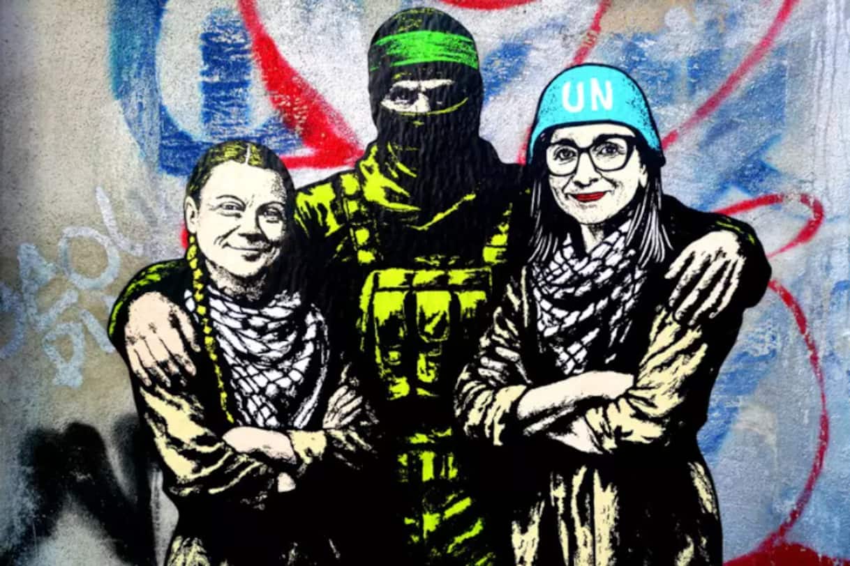 roma murale di greta thunberg e francesca albanese con miliziano di hamas
