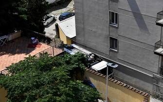 Il cortile dell'ex hotel Astor visto dall'alto da dove il 10 giugno è scomparsa Cataleya, la bambina peruviana di 5 anni,  a Firenze, Italia, 19 Giugno 2023.

The courtyard of the former Astor hotel seen from above from where Cataleya, the 5-year-old Peruvian girl, disappeared on June 10, in Florence, Italy, June 19, 2023.
ANSA/CLAUDIO GIOVANNINI