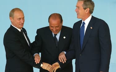 epa10686472 (FILE) Italian Prime Minister Silvio Berlusconi (C) pictured in a gesture to stop shaking hands of Russian President Vladimir Putin's (L) and US President George W. Bush's at the NATO-Russia summit in Rome, Italy, 28 May 2002 (reissued 12 June 2023). Silvio Berlusconi has died at the age of 86 on 12 June 2023 at San Raffaele hospital in Milan, where he was hospitalized again since last 09 June, sources close to his family told ANSA. The Italian media tycoon and Forza Italia (FI) party founder served as prime minister of Italy in four governments.  EPA/SERGEI CHIRIKOV