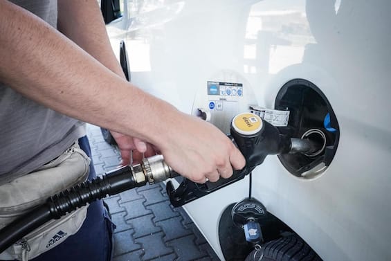 Petrol drops below 1.8 euros per litre, to its lowest level since the beginning of the year