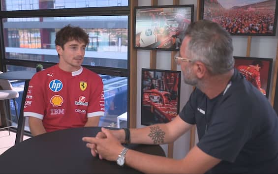 https://static.sky.it/editorialimages/498324582ba1123c1c6d38c99850c97de2b58a4e/skysport/it/motori/formula-1/video/2025/07/31/f1-leclerc-ferrari-intervista-vanzini-1027125/f1_leclerc_vanzini.jpg?im=Resize,width=565