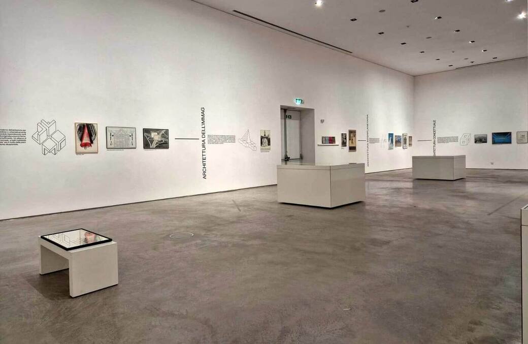 vista dell’allestimento della mostra Unbound Architecture / Scomposizioni dell'architettura, pagine, progetti, strutture, utopie. Ph. CIAC (Centro Italiano Arte Contemporanea), Foligno