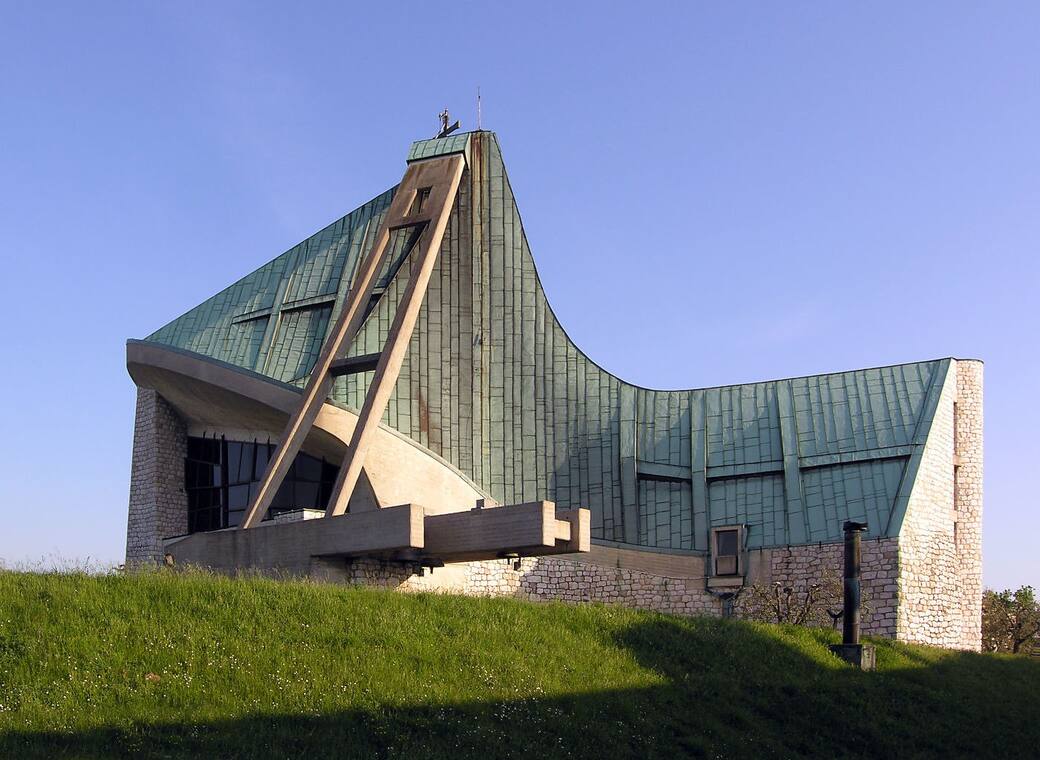 Chiesa di San Giovanni Battista o dell'Autostrada, Campi Bisenzio (FI), Casello A1 Firenze Nord, 1960-1964 – Archivio Fondazione Michelucci, ph. Andrea Aleardi