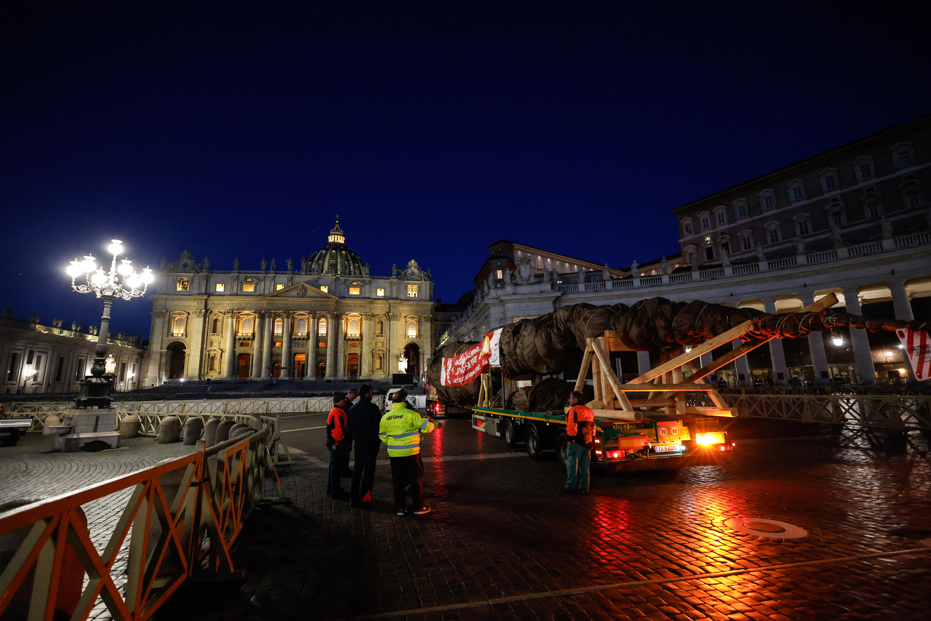 A fir tree from the Piemonte region is erected to serve as a Christmas tree in St. Peter's Square, Vatican,  23 November 2023. A
ANSA/GIUSEPPE LAMI