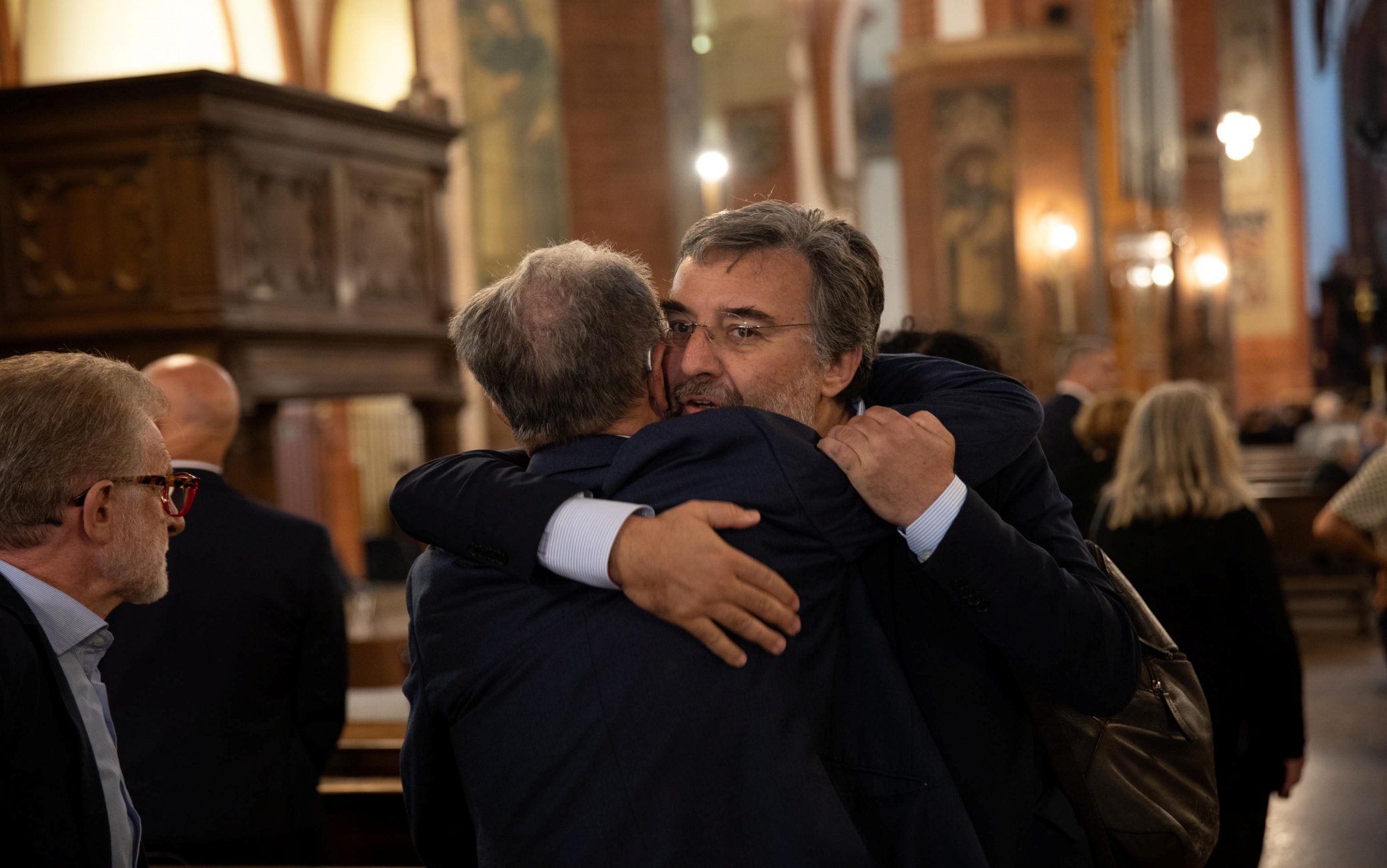 Marco Damilano abbraccia Romano Prodi