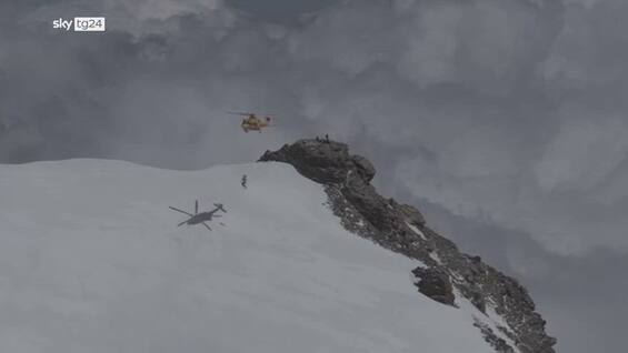 Monte Rosa, soccorso alpinista ferito da scarica di sassi Monte Rosa, soccorso alpinista ferito da scarica di sassi