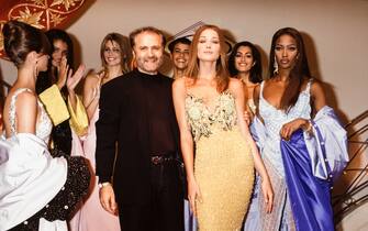 Gianni Versace, le passerelle e le sue muse