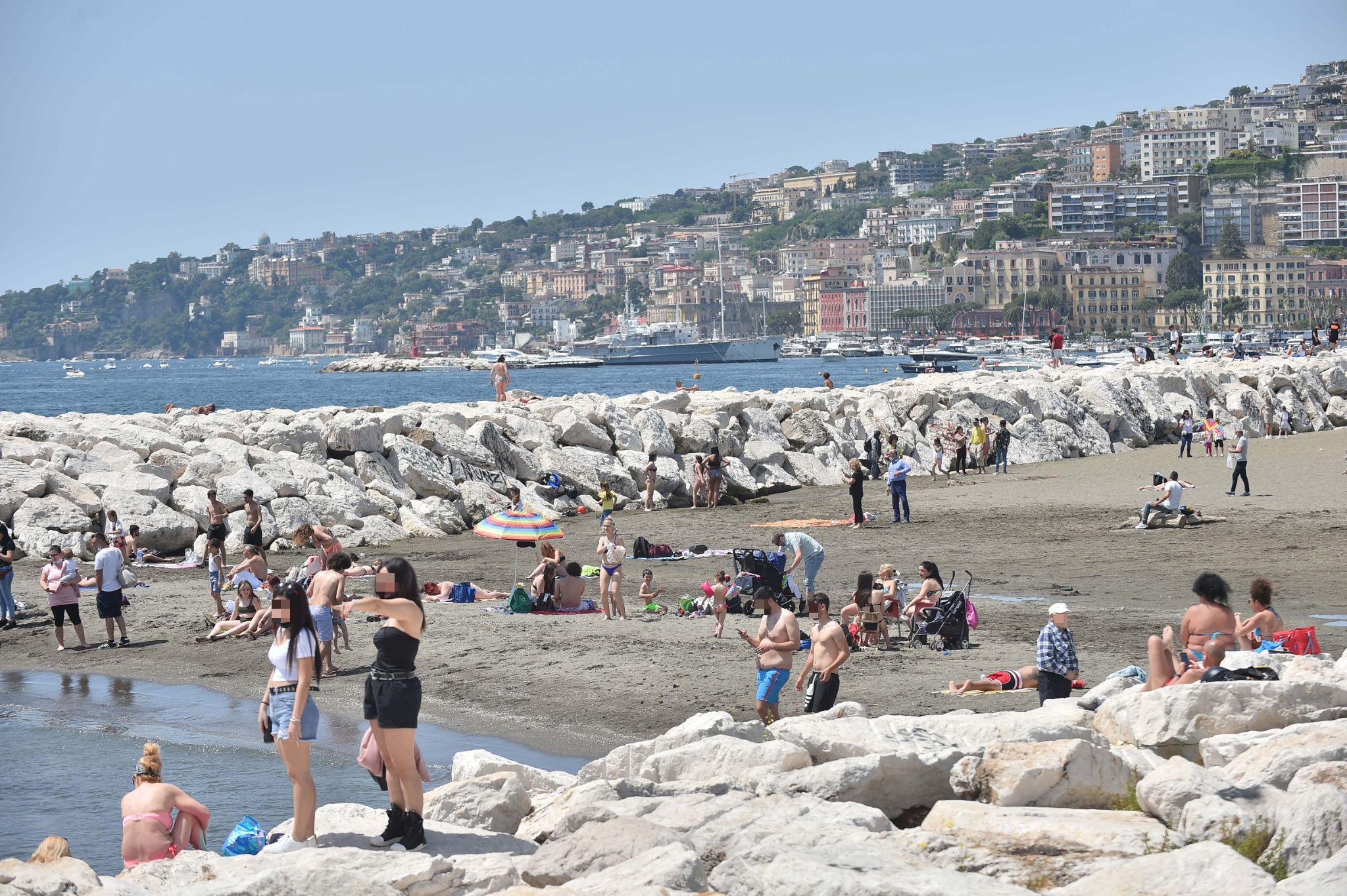 Un tratto del litorale di Napoli