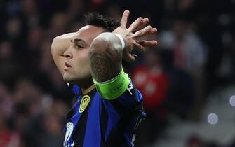epa11219260 Inter's Lautaro Martinez puts his hands on his head during the penalty shootout of the UEFA Champions League round of 16 second leg soccer match between Atletico de Madrid and FC Inter, in Madrid, Spain, 13 March 2024.  EPA/Kiko Huesca