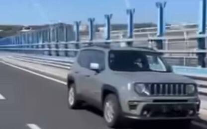 Napoli, suv in tangenziale in retromarcia: il video sui social